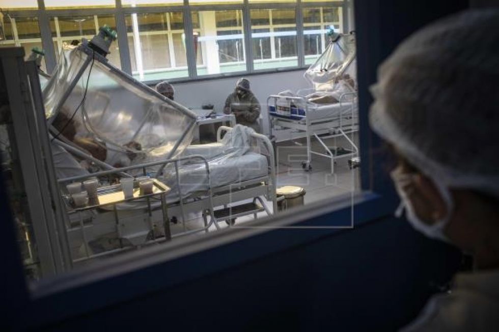 Brasil registra un récord de 1.262 muertes en un solo día por COVID-19