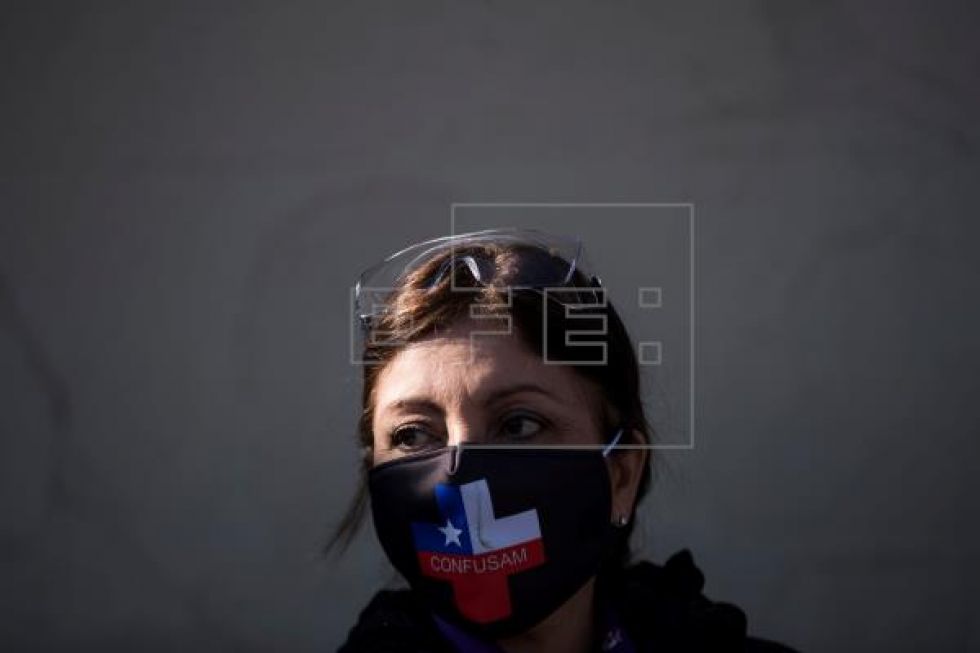 Chile registra 92 fallecidos más por COVID-19 y los contagios llegan a 122.499