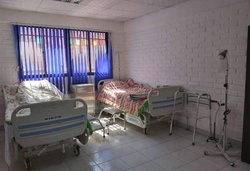 Habilitan espacio para la atención de pacientes de la tercera edad sospechosos de COVID-19 en Oruro