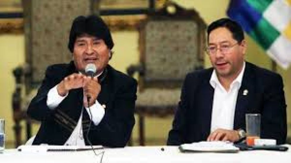 Revelan que Evo Morales hipotecó al país con $us 1.000 millones para hospitales que no se construyeron