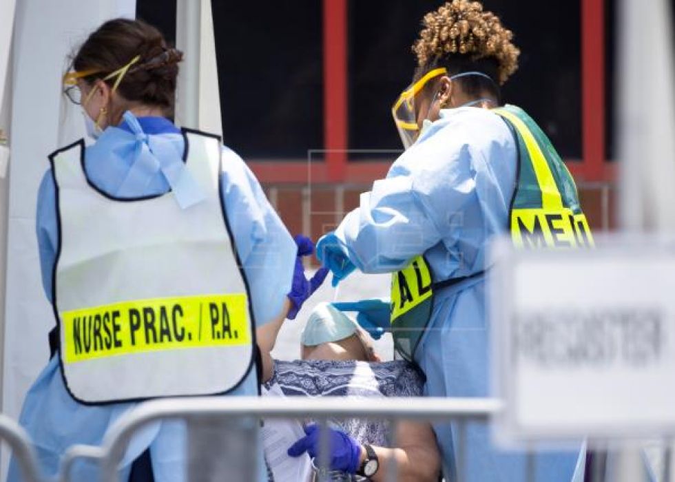 EE.UU. supera los 112.800 muertos y roza los dos millones de casos de COVID-19