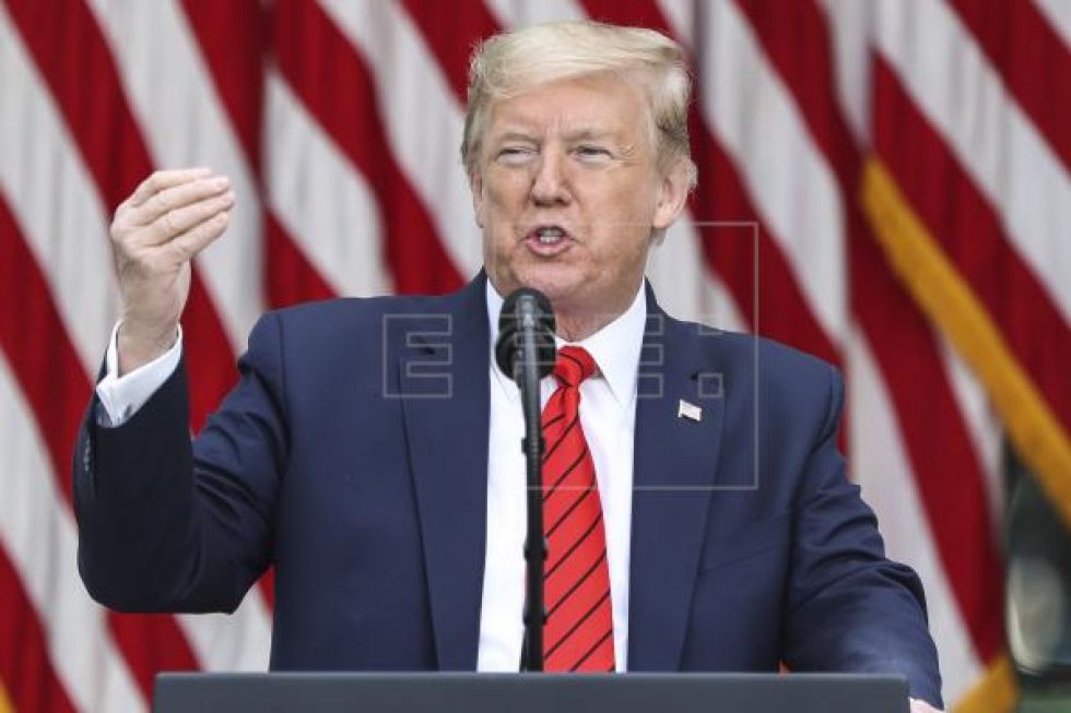 Trump desea vetar la técnica "inocente" de inmovilizar a detenidos por el cuello