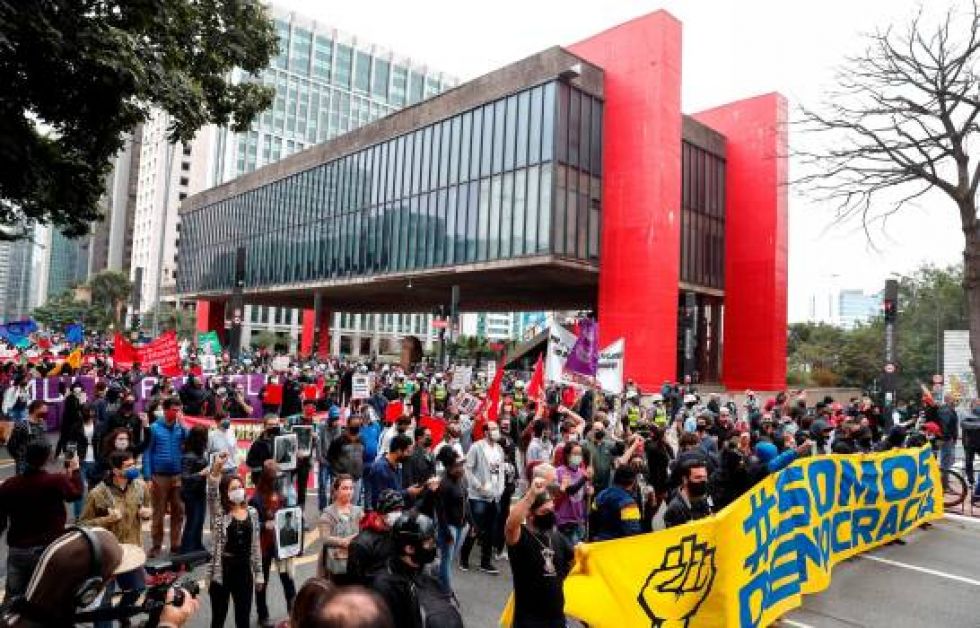 Una nueva jornada de protestas en Brasil caldea el ambiente durante la pandemia