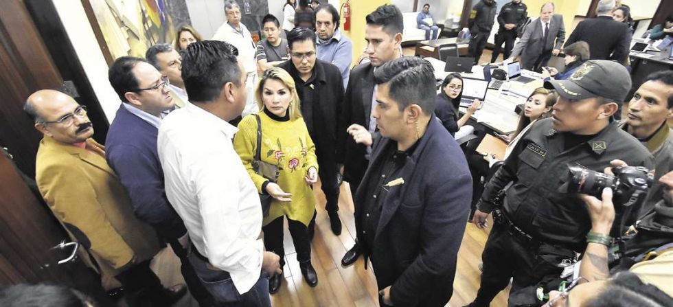 Gobierno admite que hay gente del MAS en puestos clave en los ministerios