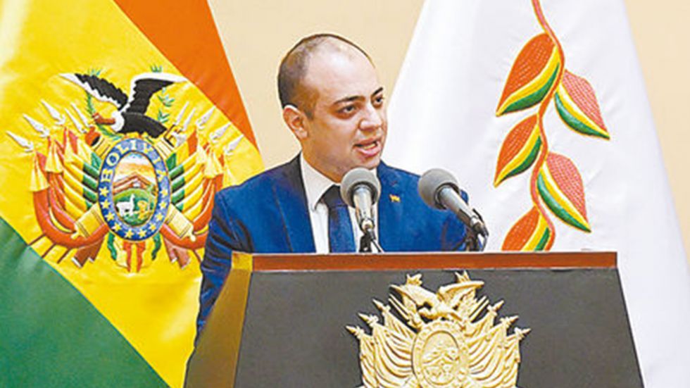 Mostajo dice que su apoyo en Bolivia ha concluido y que retoma sus funciones en el exterior