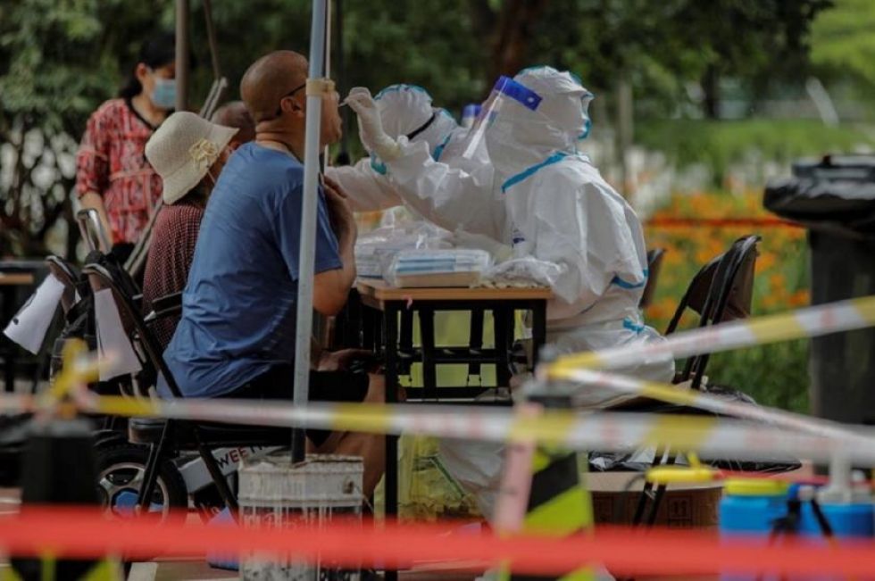 Pekín controla brote de coronavirus y ya testeó a más del 10% de su población