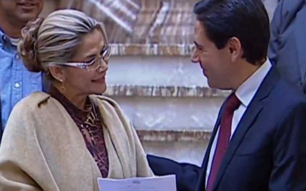 La presidenta Áñez convoca a una reunión al presidente del TSE para discutir la fecha de elecciones