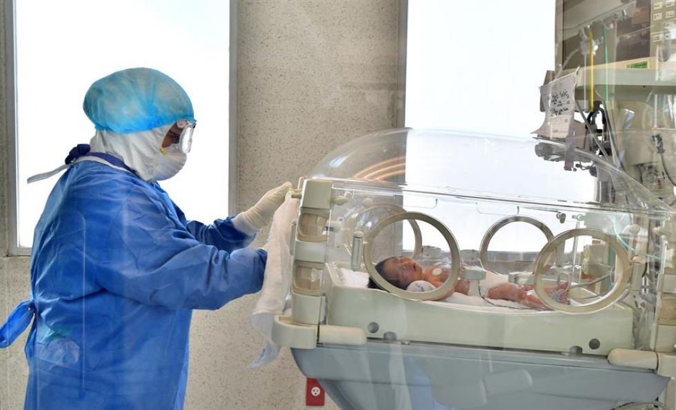 Trillizos recién nacidos dan positivo para coronavirus en México