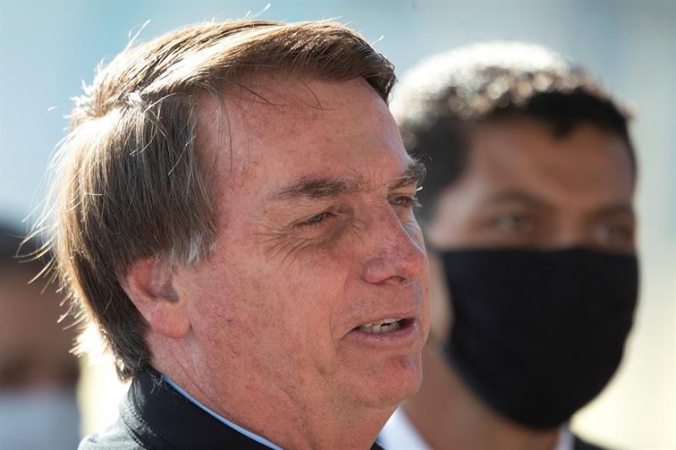 La justicia determina que Bolsonaro sea multado si no usa máscara preventiva