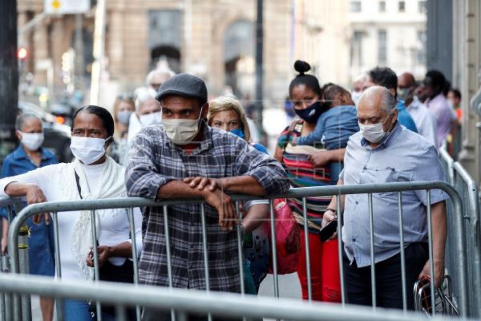 Brasil suma 52.788 muertes por COVID 100 días después de su primera víctima
