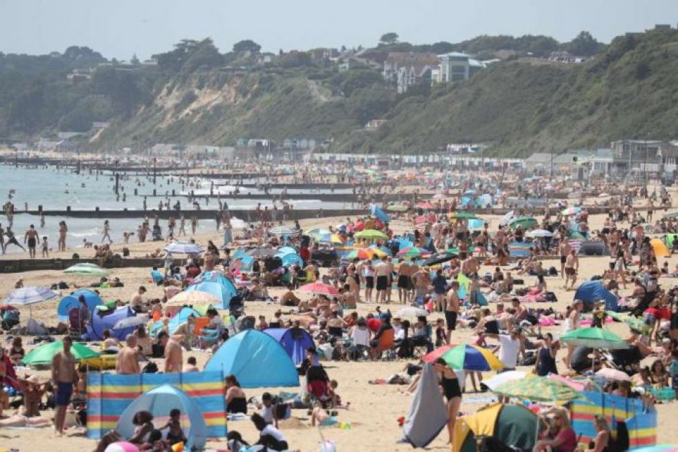 Saltan las alarmas en el Reino Unido por playas atestadas y fiestas ilegales