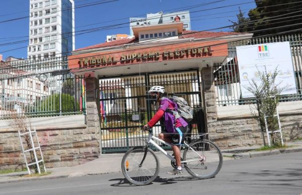 Bolivia retoma el camino de las elecciones que aplazó por la pandemia