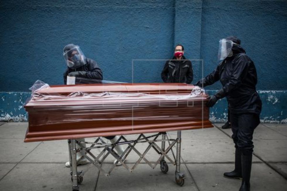 Perú habría afrontado 'una masacre' si no ordenaba cuarentena, dice ministro