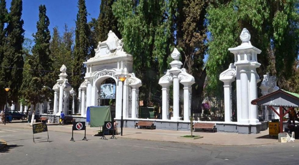 Sigue la crisis en Cochabamba, unos 30 cadáveres permanecen en las casas