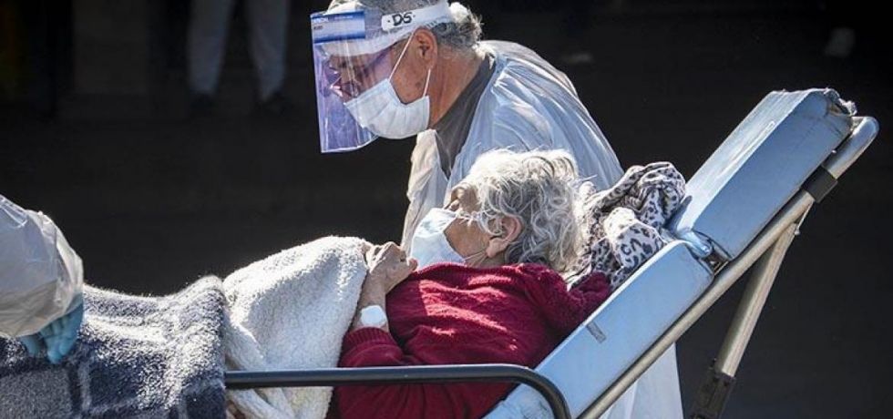 Chile se acerca a los 300.000 casos y destaca realidades "desiguales" en el país