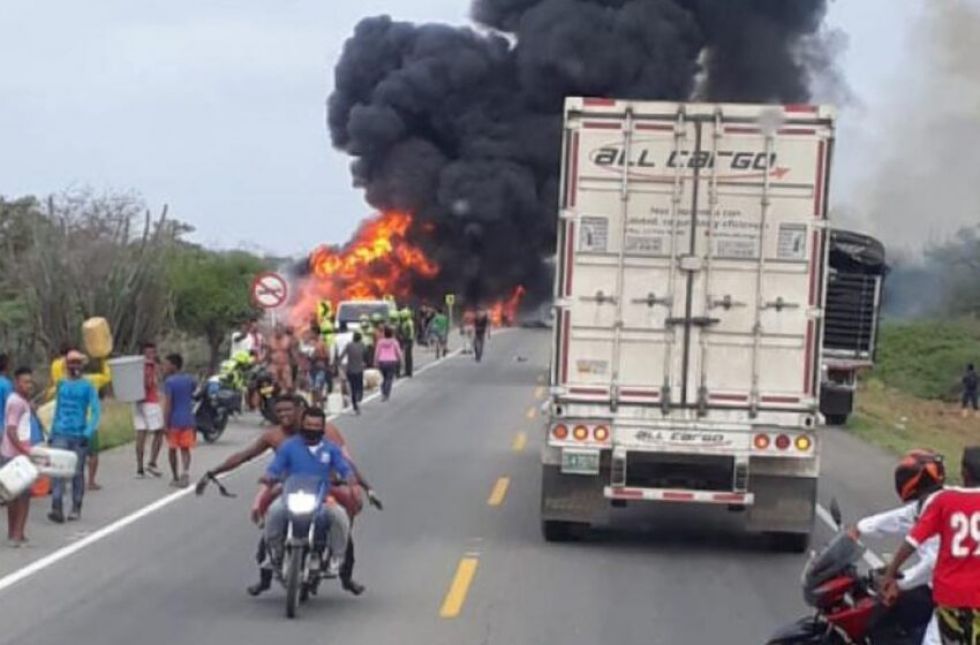 Al menos siete muertos al incendiarse camión cisterna en norte de Colombia