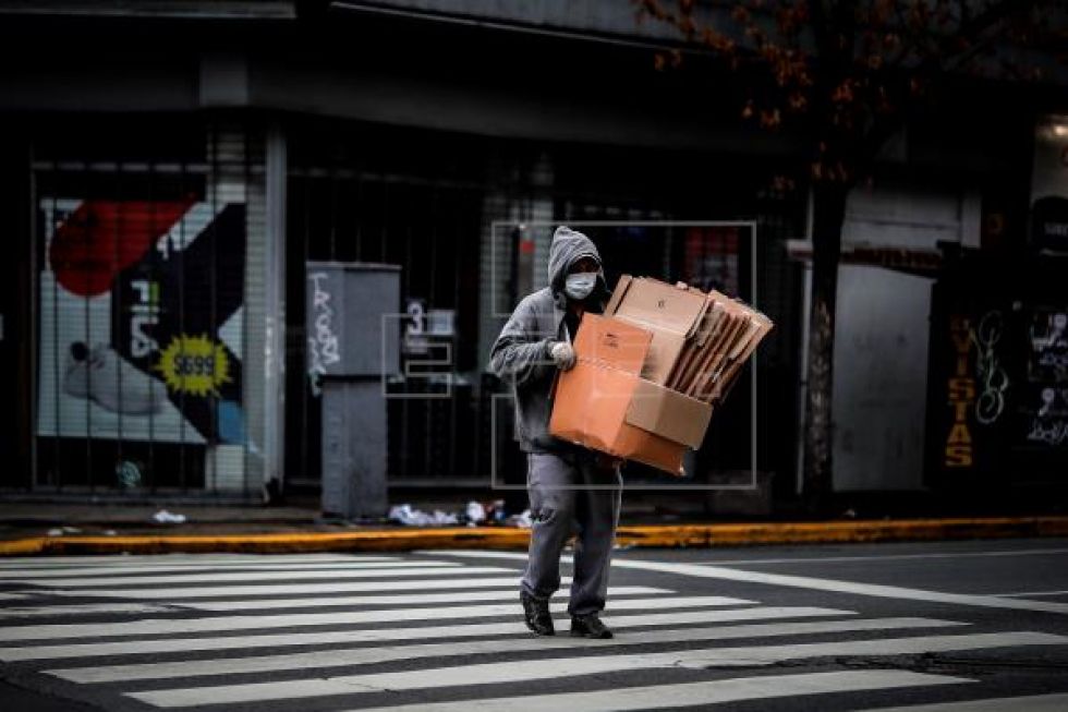 La COVID-19 se extiende sin freno en una América que avanza en busca de una vacuna