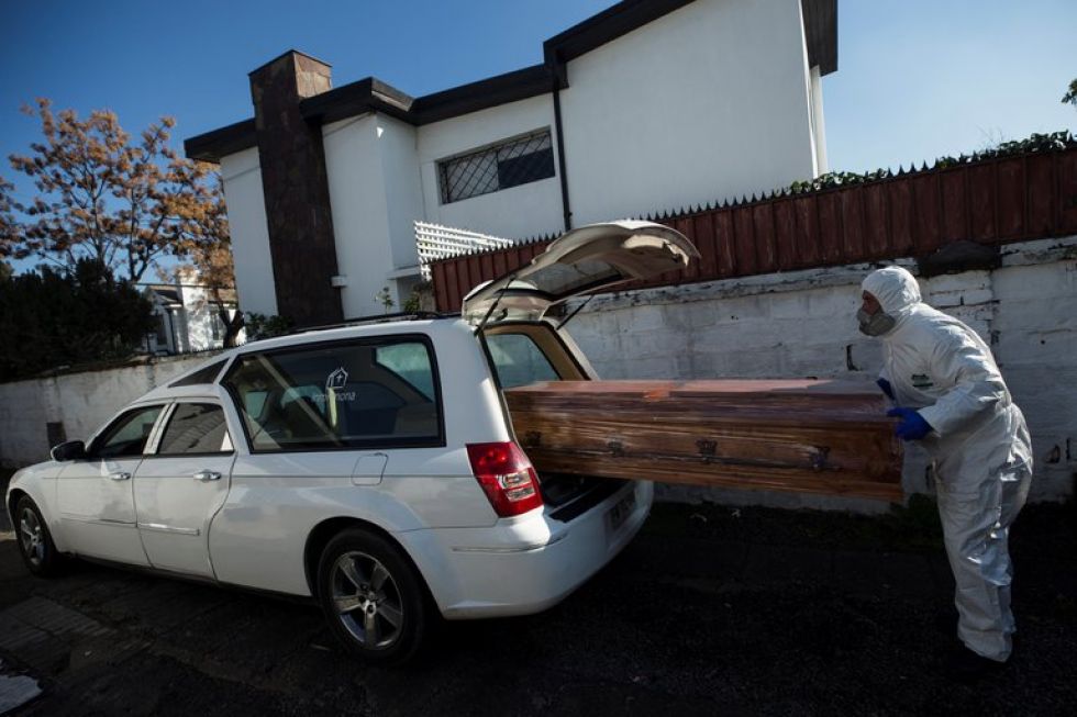Chile roza los 7.000 muertos entre reaperturas y nuevas cuarentenas