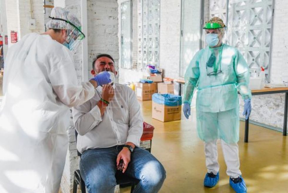 Los casos diarios de COVID-19 baten un nuevo récord y superan los 230.000