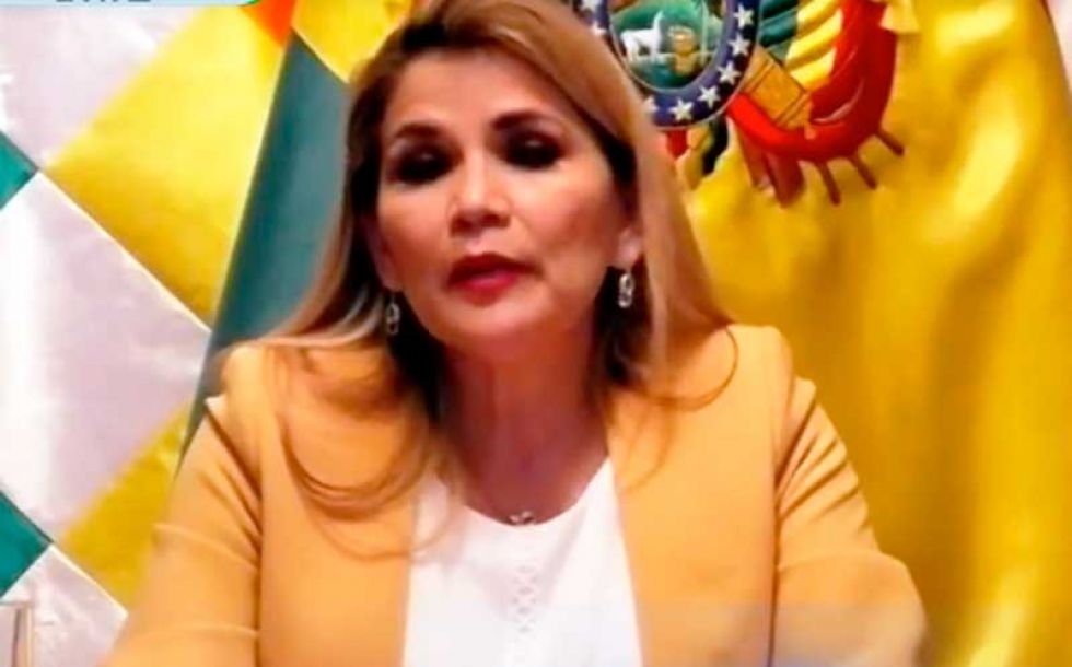Añez, en mensaje a La Paz, se compromete a garantizar elecciones transparentes para el 6 de septiembre
