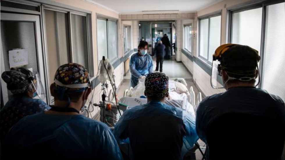 Ministerio de Salud anuncia la contratación de 5.000 profesionales para atender la COVID-19