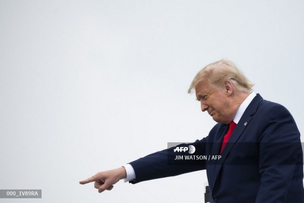 Desconcertado ante la pandemia, Trump busca recuperar su imagen