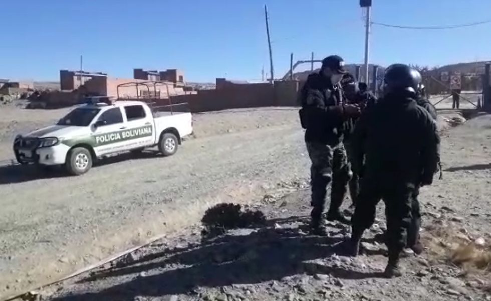 Policía intervino el bloqueo al vertedero de El Alto; hay aprehendidos