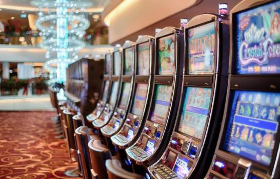 Arrestan a hombre por apostar fondos de ayuda para la pandemia en casinos Las Vegas