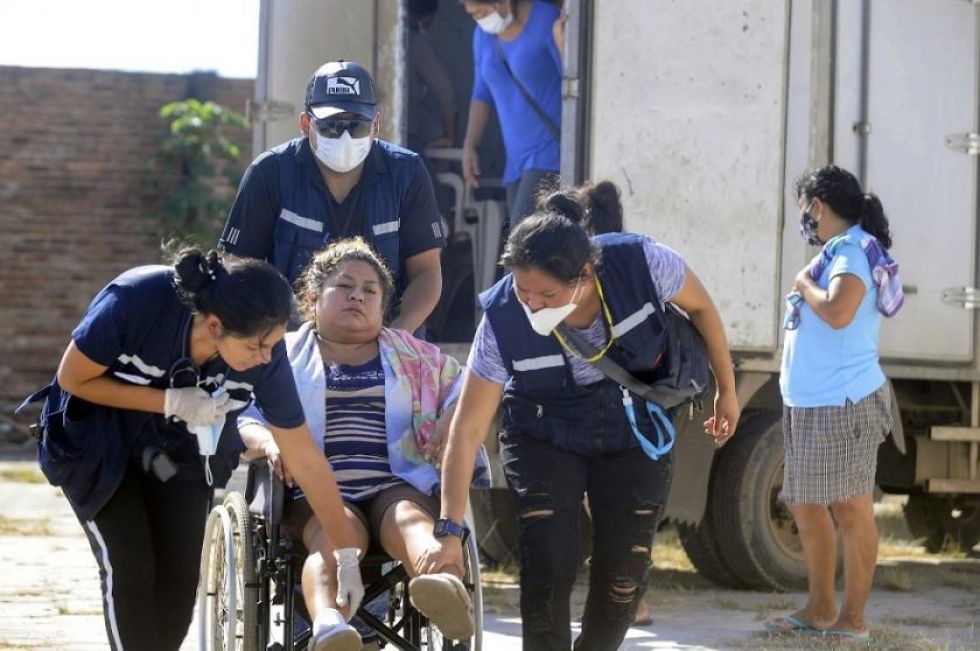 "Ángeles" voluntarios atienden a pacientes con COVID-19 en Santa Cruz
