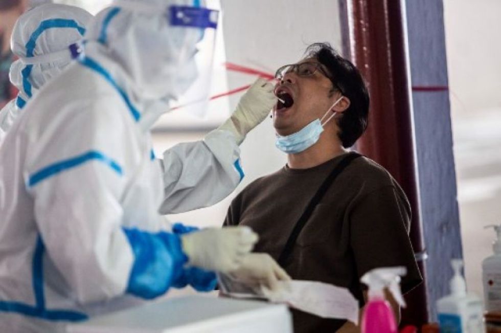 Hong Kong vive una situación "crítica"  por aumento de casos de coronavirus