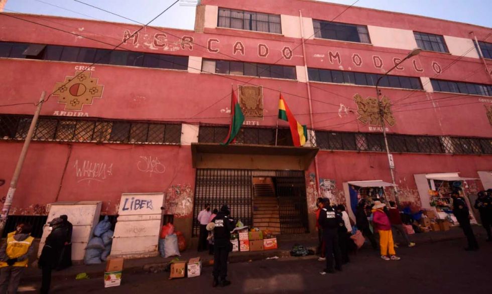 La Paz: Deciden cierre preventivo del mercado Yungas tras casos sospechosos de COVID-19