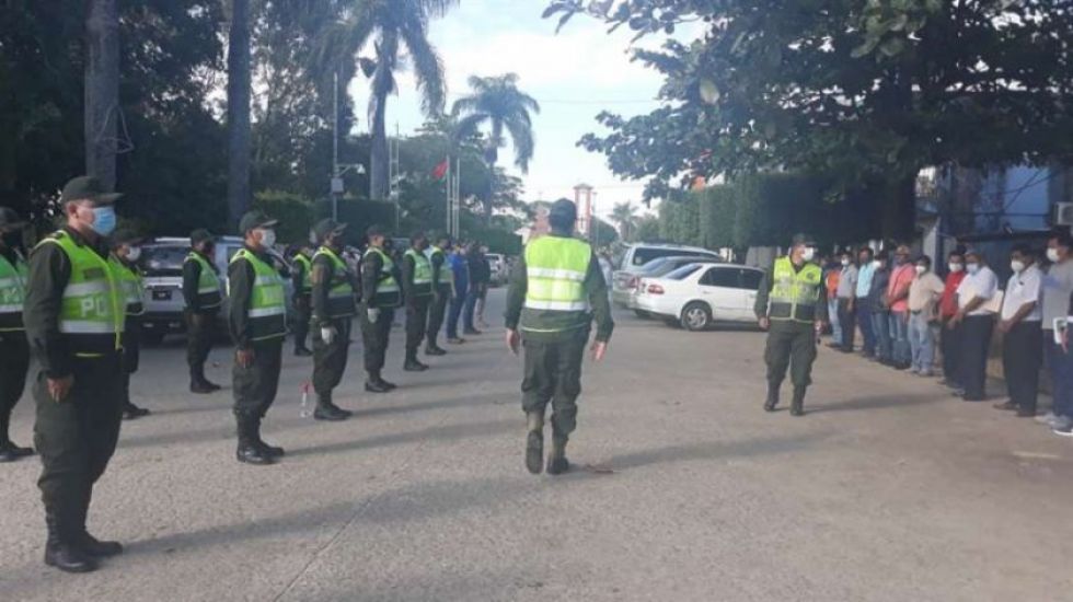 Seguro de Bs 100 mil para la Policía se cubrirá con multas de la cuarentena