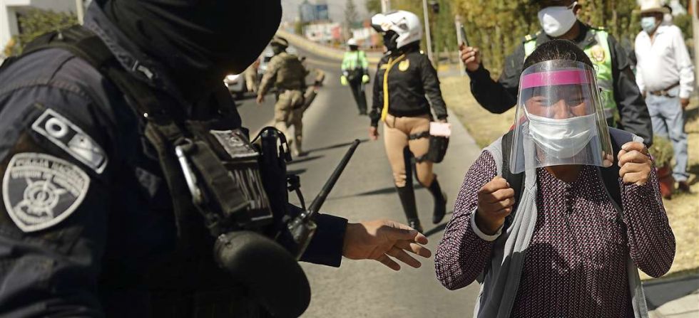 Súplica de mujer para que se salve a su marido con COVID-19 conmueve a Perú