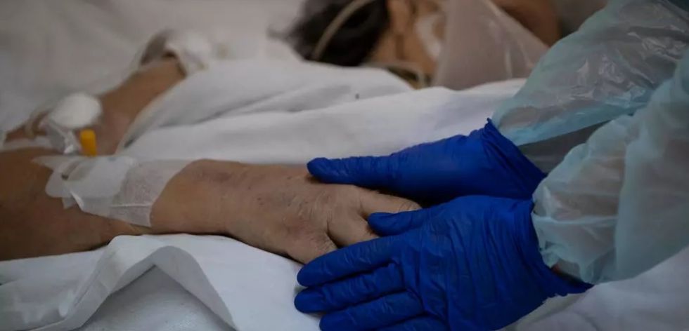 Morir acompañado pese al coronavirus es posible en un hospital en Chile