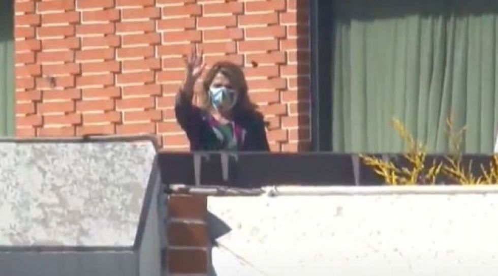 La presidenta Jeanine Áñez comunica que superó el coronavirus