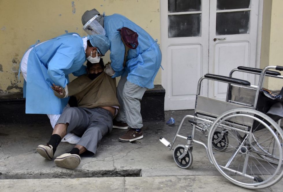 Sepultan en fosa común a una veintena de víctimas de la COVID-19 en Bolivia