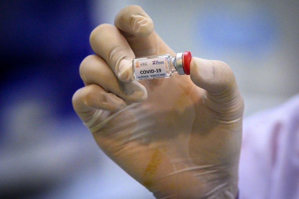Anuncian millonario contrato entre el Pentágono y farmacéutica británica por vacuna de COVID-19