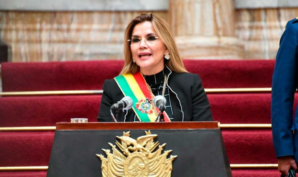 Jeanine Añez, en su mensaje, arremete contra el Legislativo, el TSE y otros candidatos
