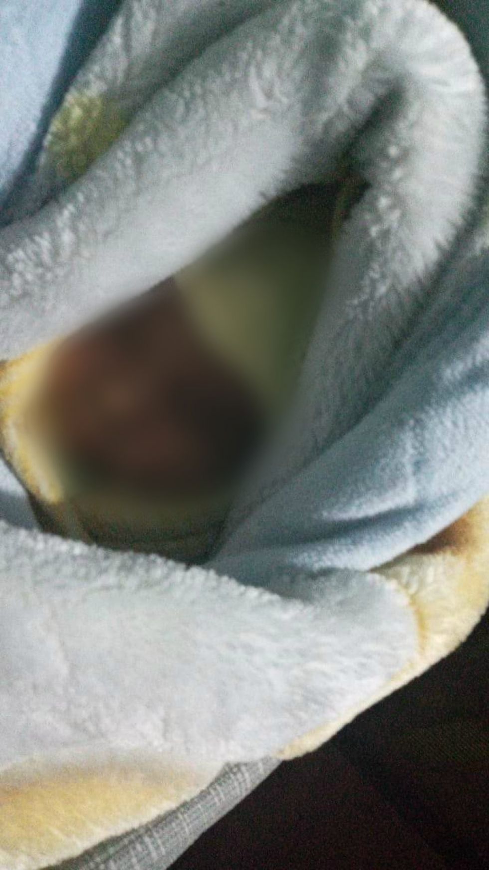 Abandonan a una bebé de apenas un mes de vida en vía pública
