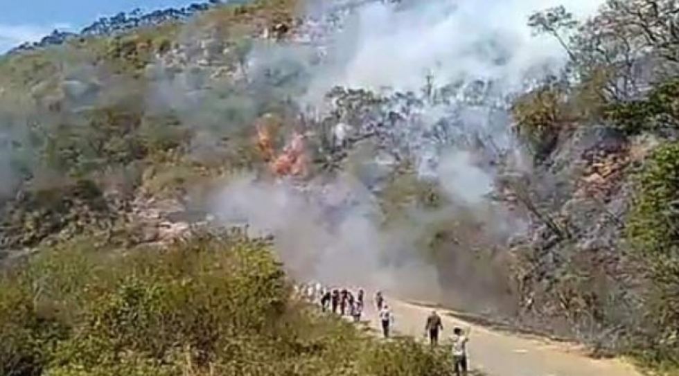 Enfrentamientos con bloqueadores en Samaipata dejan al menos cinco policías heridos