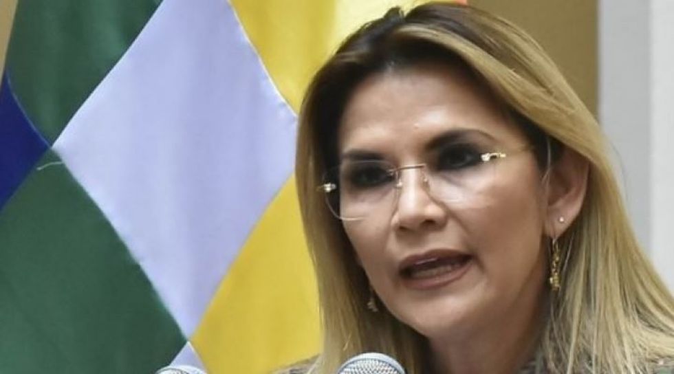 Añez dice que Bolivia tiene dos caminos: bloqueo y luto que propone el MAS o diálogo y salud