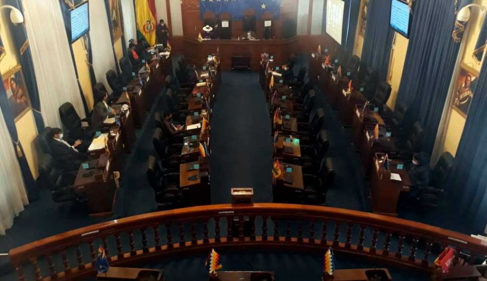 El Senado aprueba “Ley de Arraigo” que obligará a autoridades a quedarse en el país