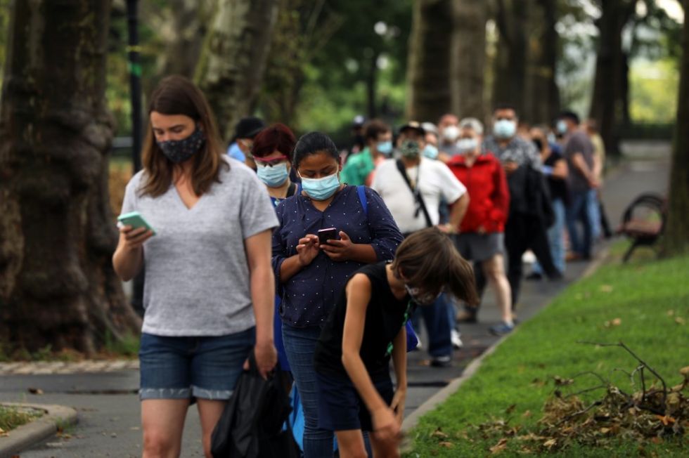 Con más de 750.000 muertos, la pandemia se mueve entre esperanzas y retrocesos en el mundo