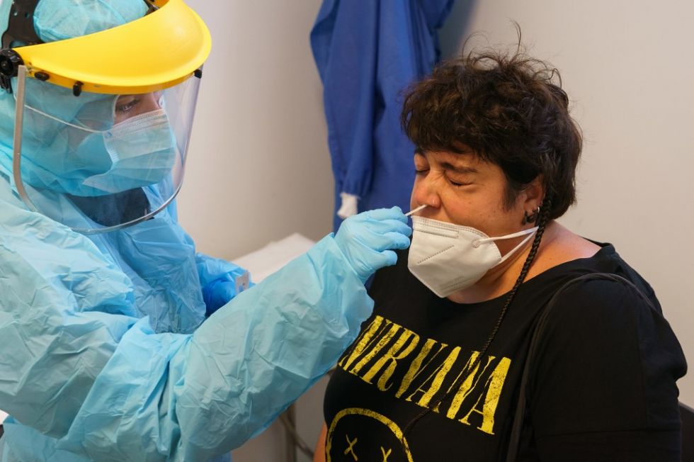 Médicos alertan recrudecimiento del coronavirus en España