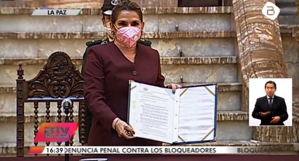 Áñez promulga la ley que convoca a elecciones, pero no anula el conflicto