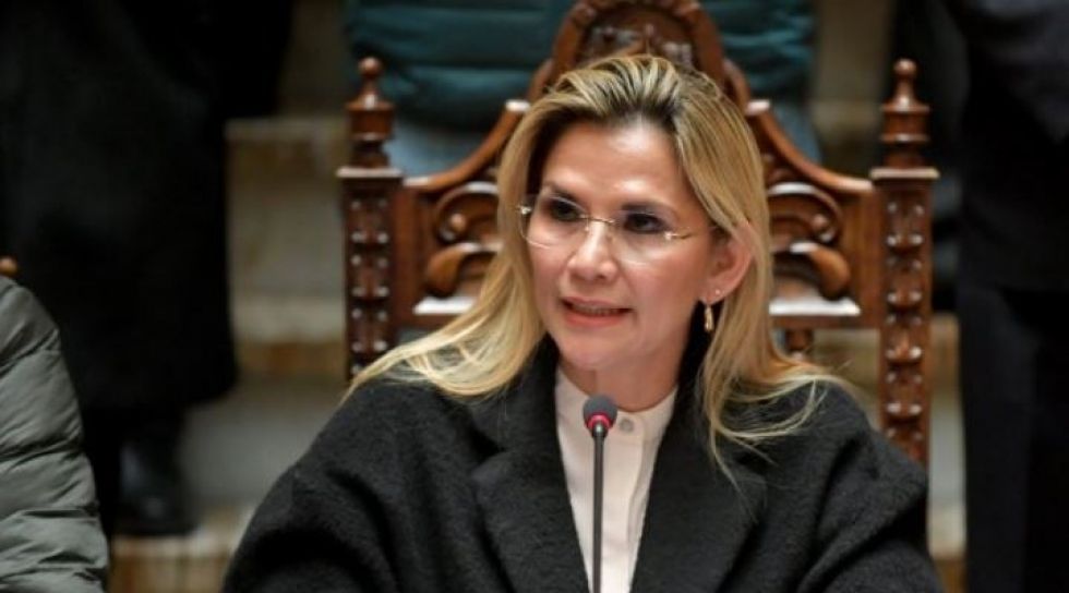 Jeanine Añez pide al Legislativo liberar recursos sin “importar cómo se llame el bono”