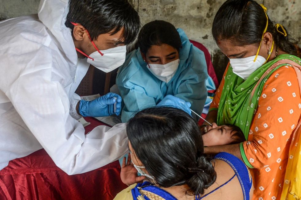Estudios sugieren un contagio de coronavirus mucho mayor en India