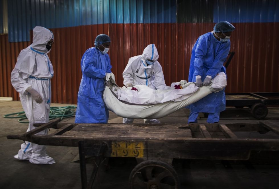 El mundo supera los 800.000 decesos por coronavirus en medio de alerta por rebrotes