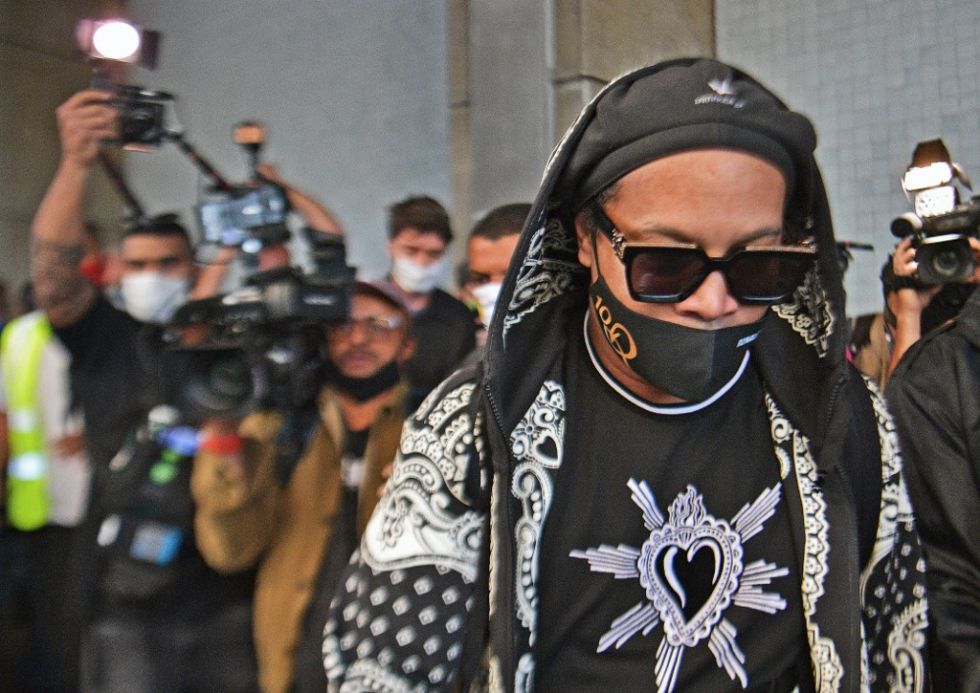 Ronaldinho llegó a Rio de Janeiro tras ser liberado en Paraguay