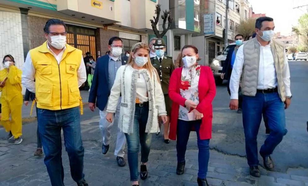 Jeanine Añez justifica el post confinamiento, dice que la gente necesita trabajar